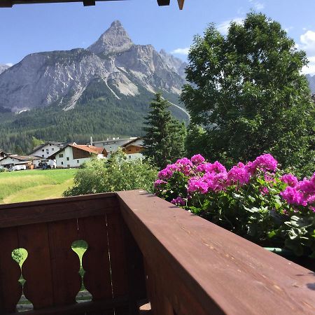 Haus Karl'S Ruh Bed & Breakfast Ehrwald Exterior foto