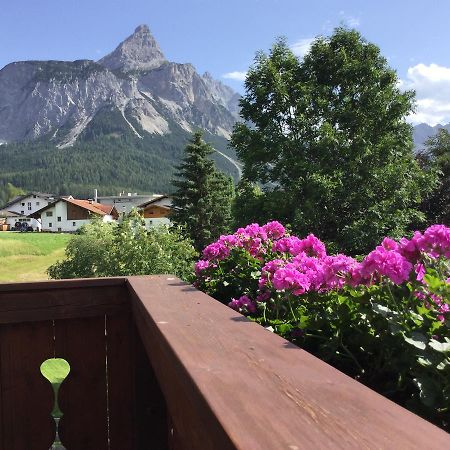 Haus Karl'S Ruh Bed & Breakfast Ehrwald Exterior foto