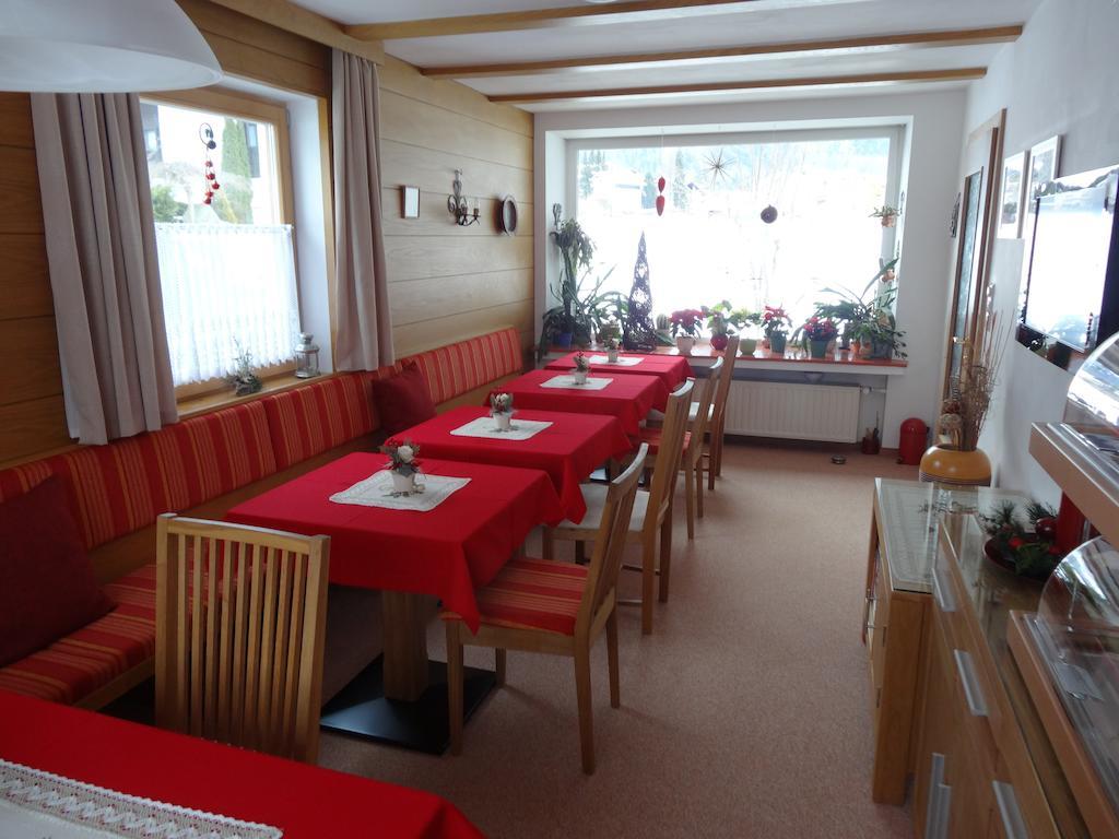Haus Karl'S Ruh Bed & Breakfast Ehrwald Exterior foto
