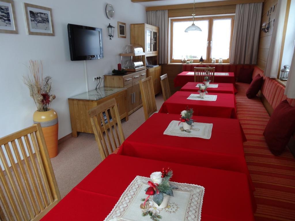 Haus Karl'S Ruh Bed & Breakfast Ehrwald Exterior foto