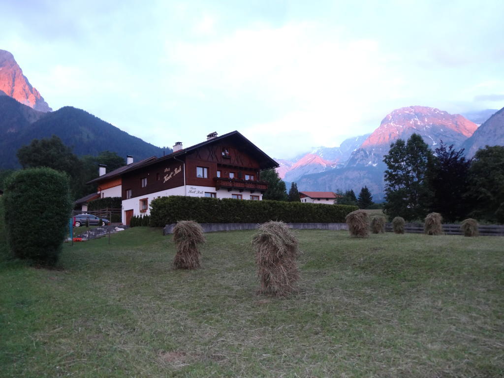 Haus Karl'S Ruh Bed & Breakfast Ehrwald Exterior foto
