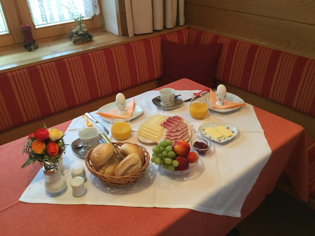 Haus Karl'S Ruh Bed & Breakfast Ehrwald Exterior foto
