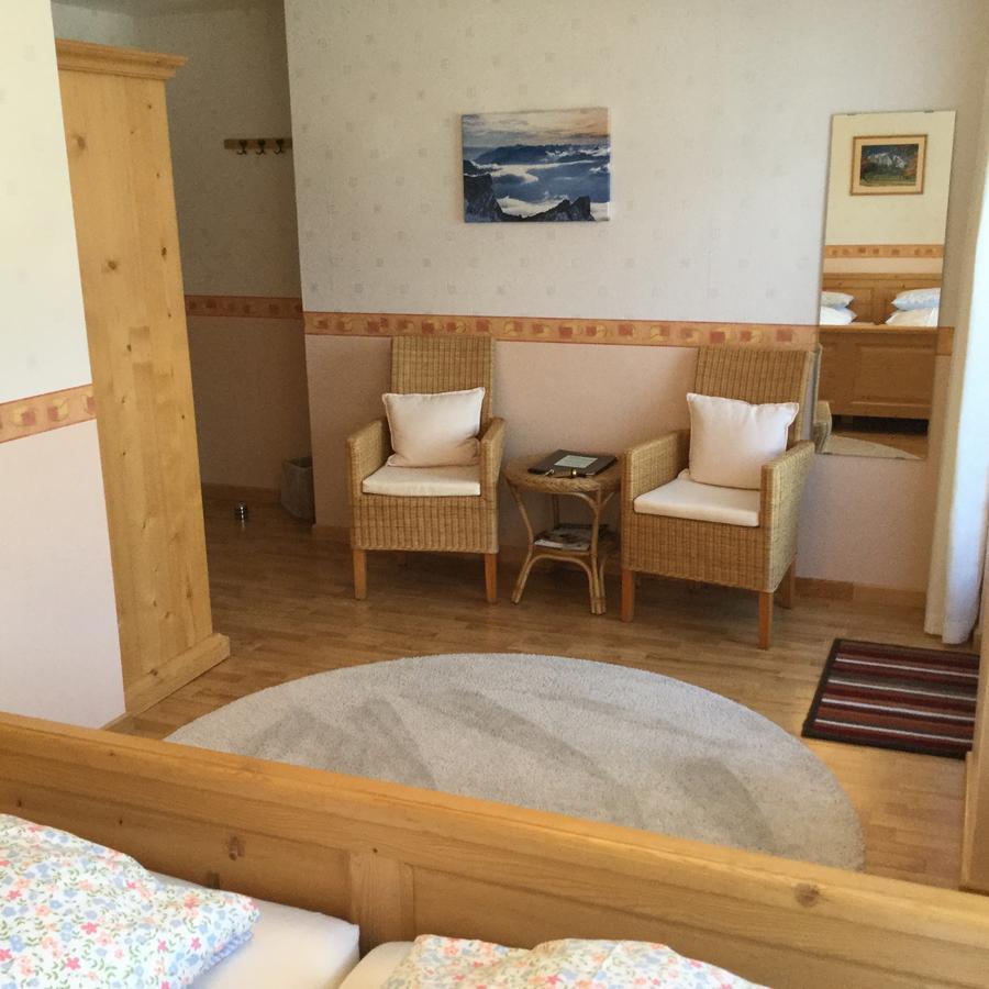 Haus Karl'S Ruh Bed & Breakfast Ehrwald Exterior foto