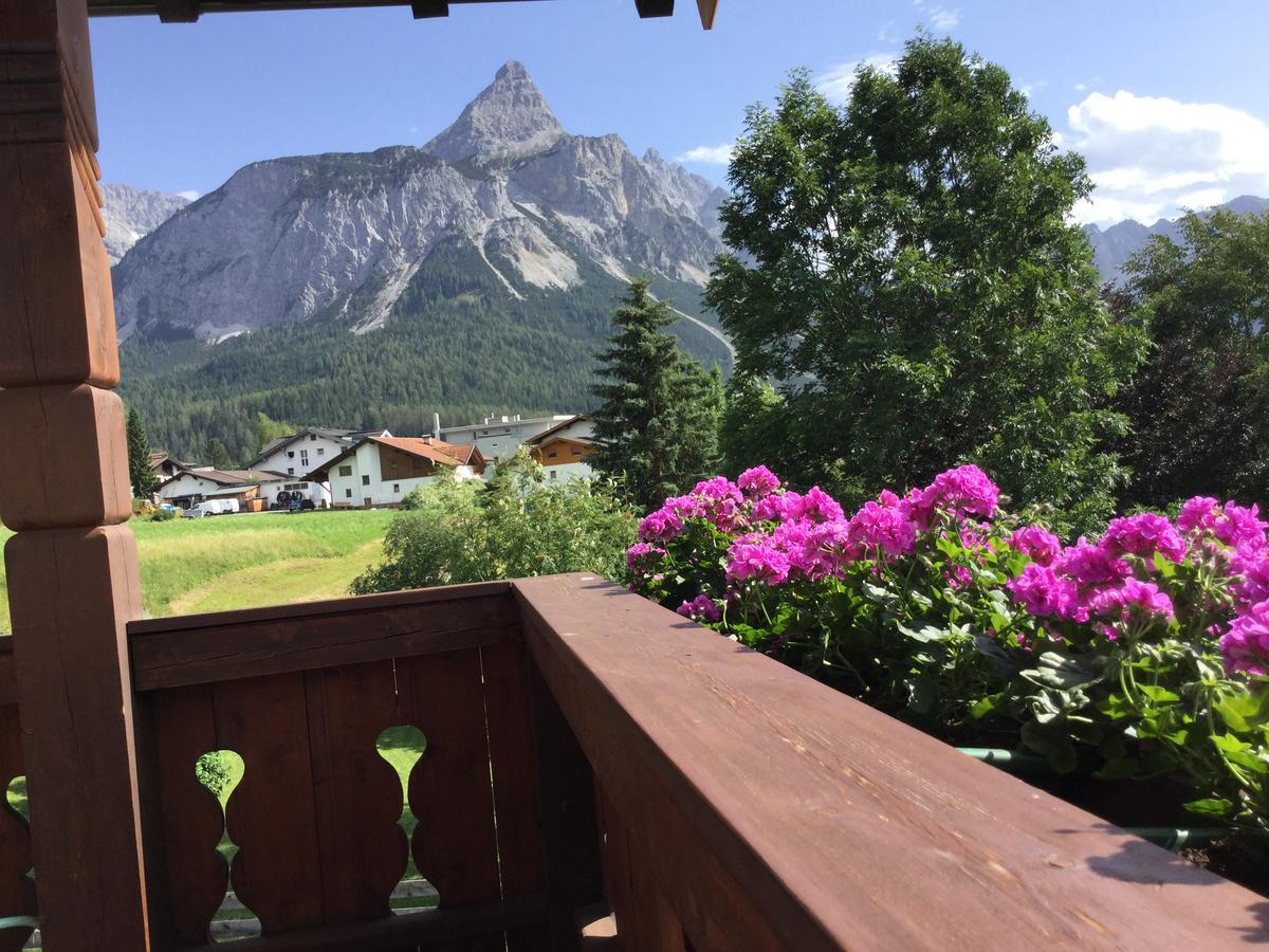 Haus Karl'S Ruh Bed & Breakfast Ehrwald Exterior foto