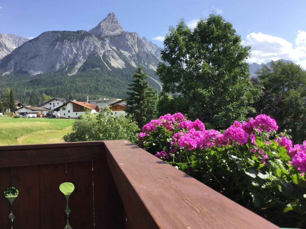 Haus Karl'S Ruh Bed & Breakfast Ehrwald Exterior foto