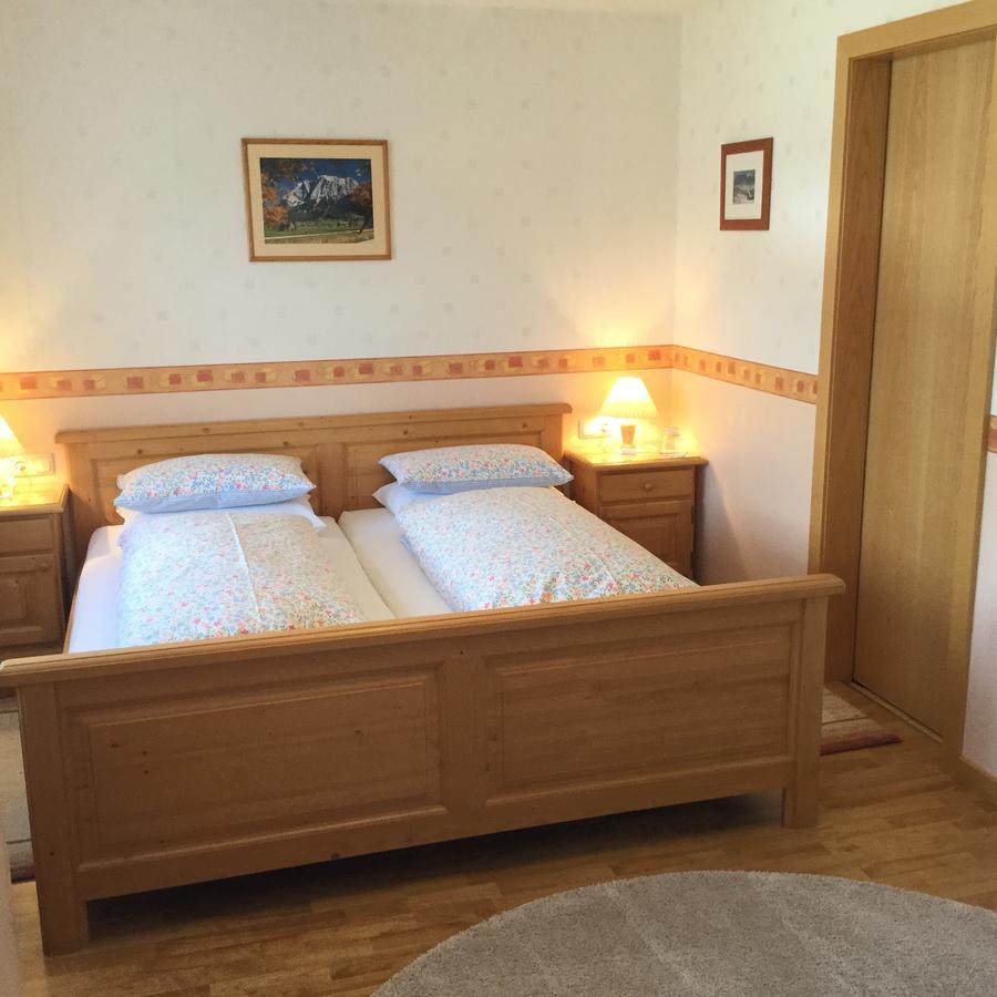 Haus Karl'S Ruh Bed & Breakfast Ehrwald Exterior foto